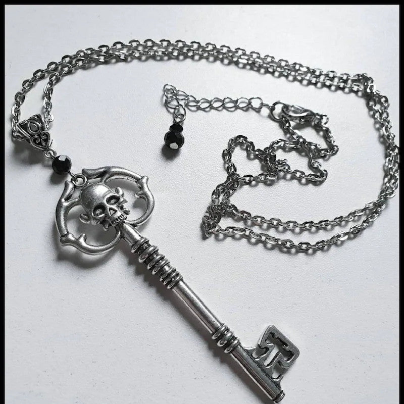 Sword &amp; Black Rose Earrings - Earrings detail view 2 | Cute Splikes